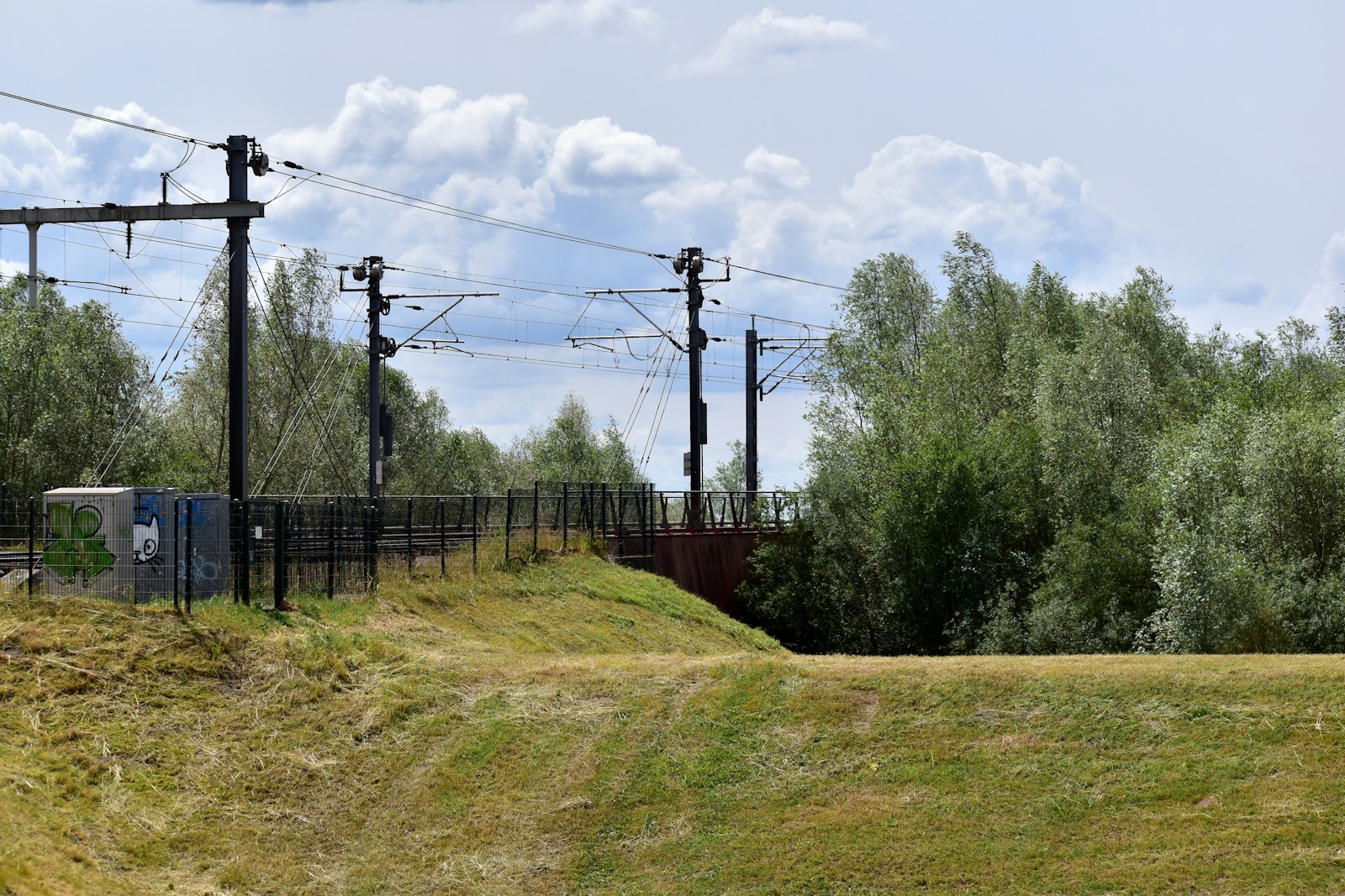 Sfeerbeeld: spoor met bovenleidingen in Zwolle